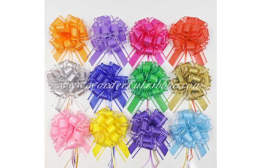 Lazo de tirar de pompon de organza con lunares